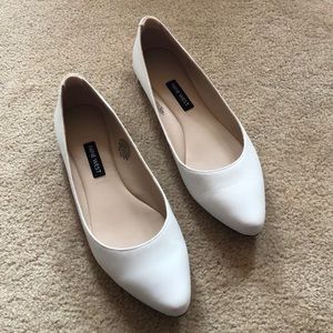 Nine West White Pointed Flats Size  6.5